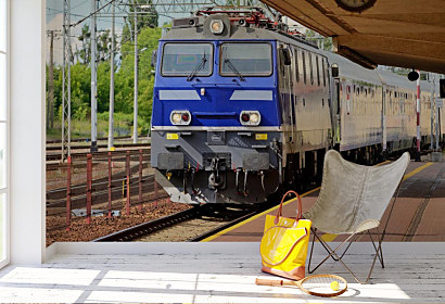 Fototapeta Modrý vlak na koľajniciach 1411